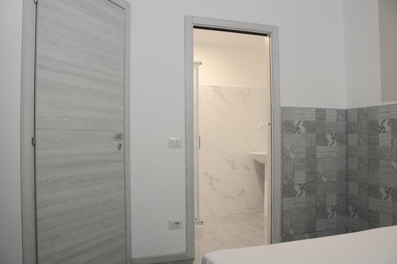 Gambara Guests House Hotel Милано Екстериор снимка