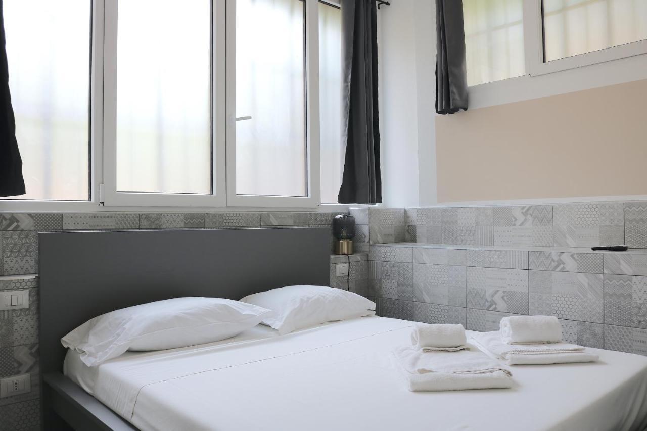 Gambara Guests House Hotel Милано Екстериор снимка