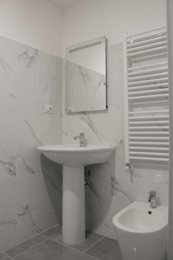 Gambara Guests House Hotel Милано Екстериор снимка